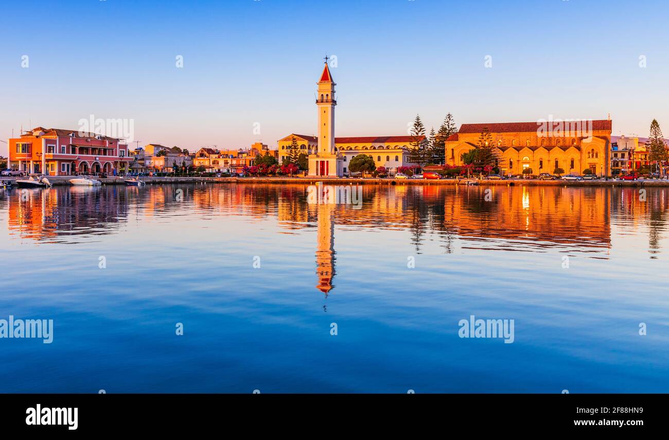 Zante, Grecia. Vista mattutina della città di Zante con la Chiesa di San Dionisios. Foto Stock