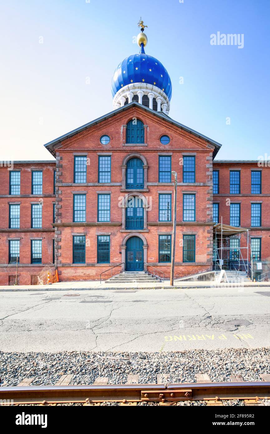 Colt Firearms Factory, su Van Dyke Avenue, con la sua distintiva cupola a cipolla blu con stelle d'oro. Foto Stock