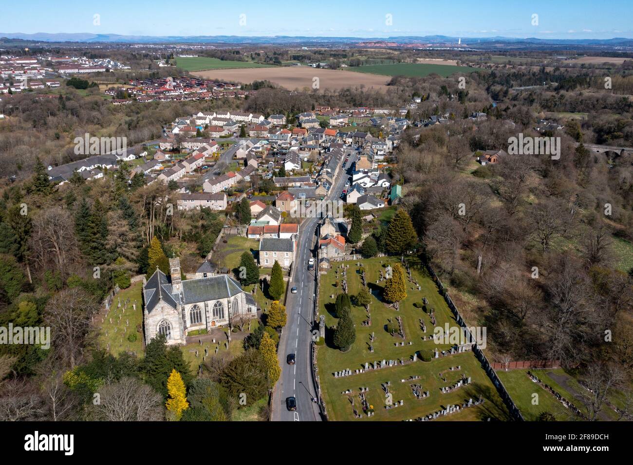 Vista aerea del villaggio di Mid Calder, West Lothian, Scozia. Foto Stock
