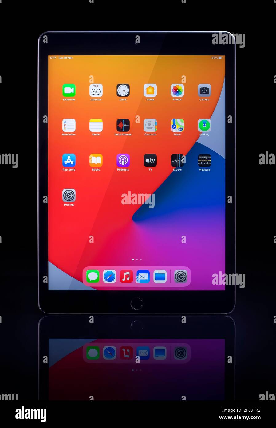 Galati, Romania, 30 marzo 2021: - Apple rilascia il nuovo iPad di ottava generazione con il potente chip bionico A12, il supporto per Apple Pencil e la Smart Key Foto Stock