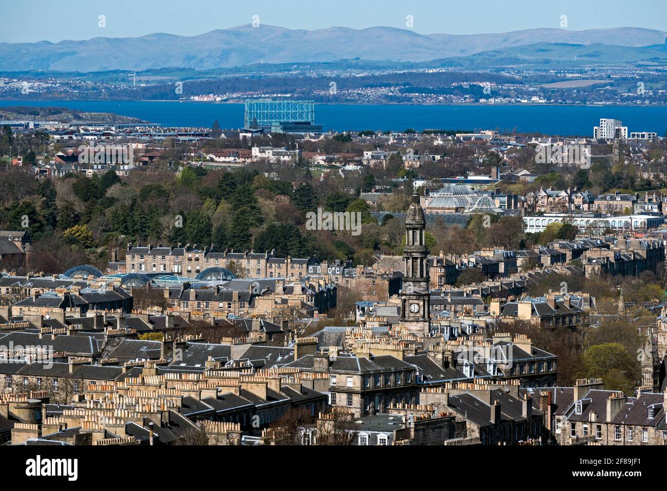 Vista da Calton Hill sulla Città Nuova fino al Firth of Forth e Fife Beyond. Foto Stock