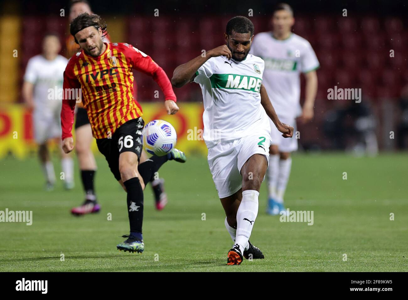 Benevento, Italia. 12 Aprile 2021. Marlon Santos di US Sassuolo in azione durante la Serie A partita di calcio tra Benevento Calcio e US Sassuolo allo stadio Ciro Vigorito di Benevento (Italia), 12 aprile 2021. Photo Cesare Purini/Insifefoto Credit: Insifefoto srl/Alamy Live News Foto Stock