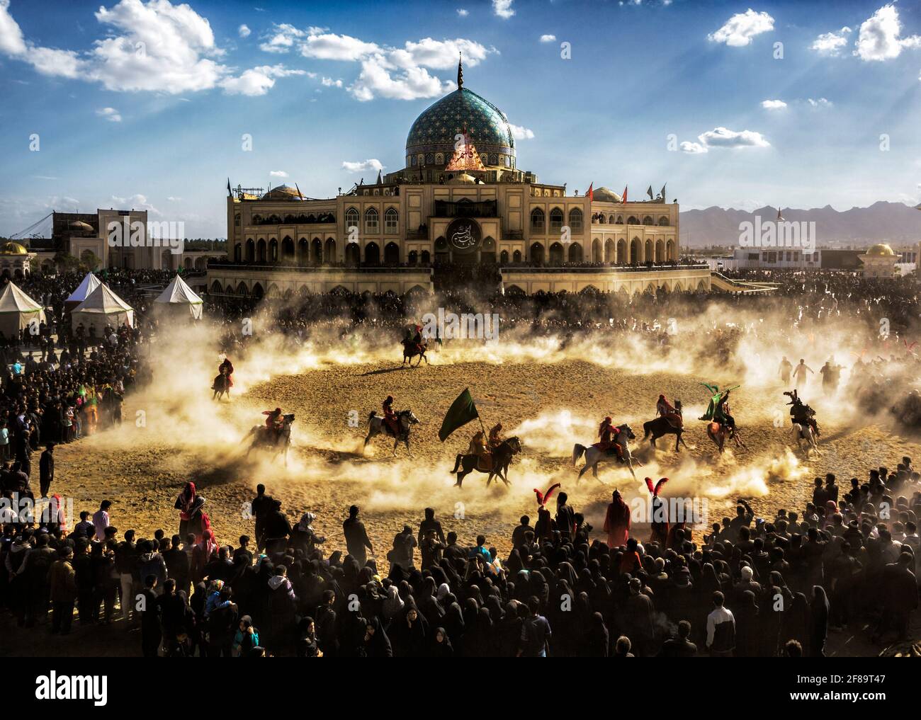 Spettacolo di Taziyeh, Santuario di Shah Karam, Isfahan. Ashura è un giorno santo per i musulmani di tutto il mondo, celebrato il decimo giorno di Muharram. Foto Stock