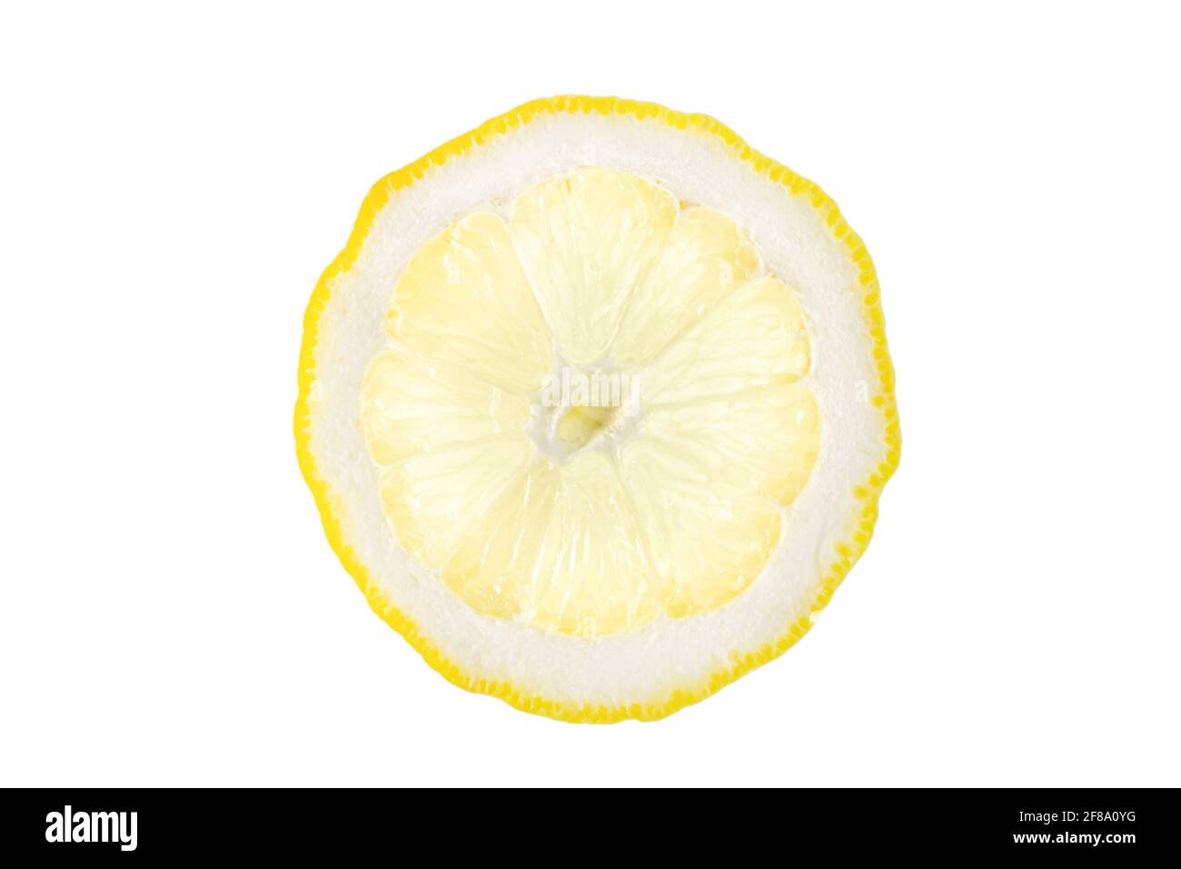Fetta di limone isolata su sfondo bianco. Con tracciato di ritaglio. Foto Stock