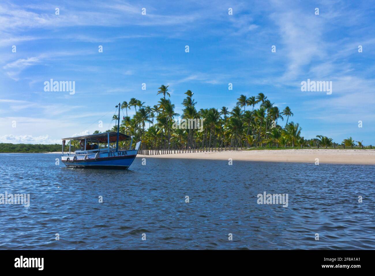 Morro de Sao Paulo, Barca turistica a Boipeba spiaggia tropicale, Bahia, Brasile, Sud America Foto Stock