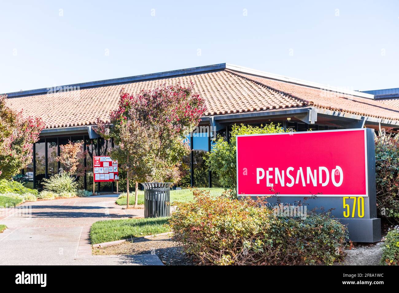 24 settembre 2020 Milpitas / CA / USA - sede centrale di Pensando nella Silicon Valley; Pensando Systems sviluppa nuovi modelli di servizi edge per aziende e cloud Foto Stock