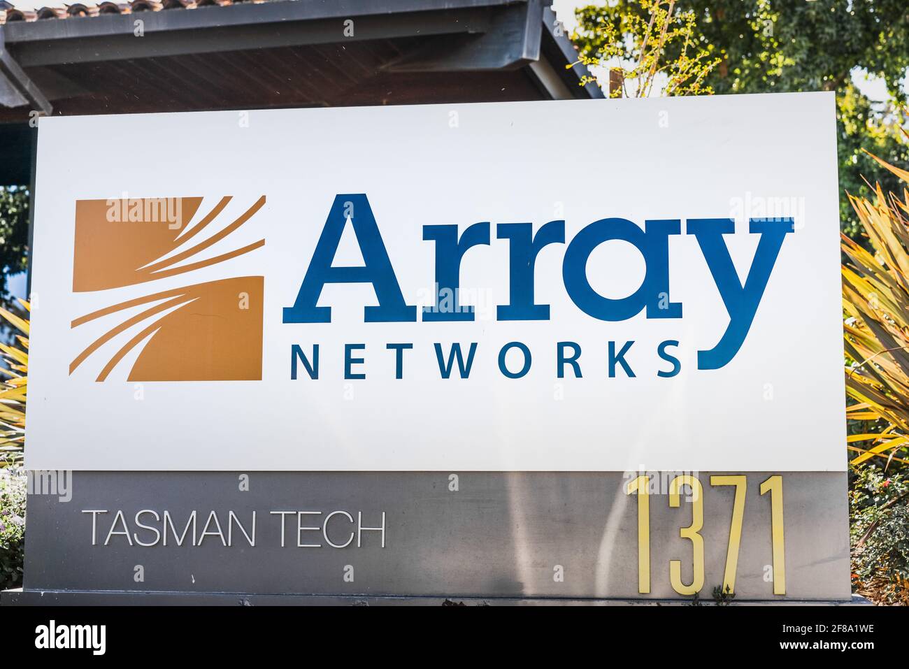 24 settembre 2020 Milpitas / CA / USA - logo Array Networks presso la loro sede centrale in Silicon Valley; Array Networks Inc è un hardware di rete americano Foto Stock