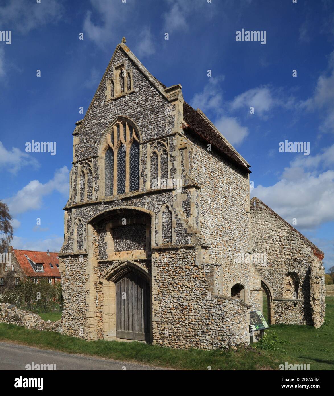 Convento carmelitano, medievale, gatehouse, rovine, pannello di informazioni, Board, Burnham Norton, Norfolk, Inghilterra, Regno Unito Foto Stock