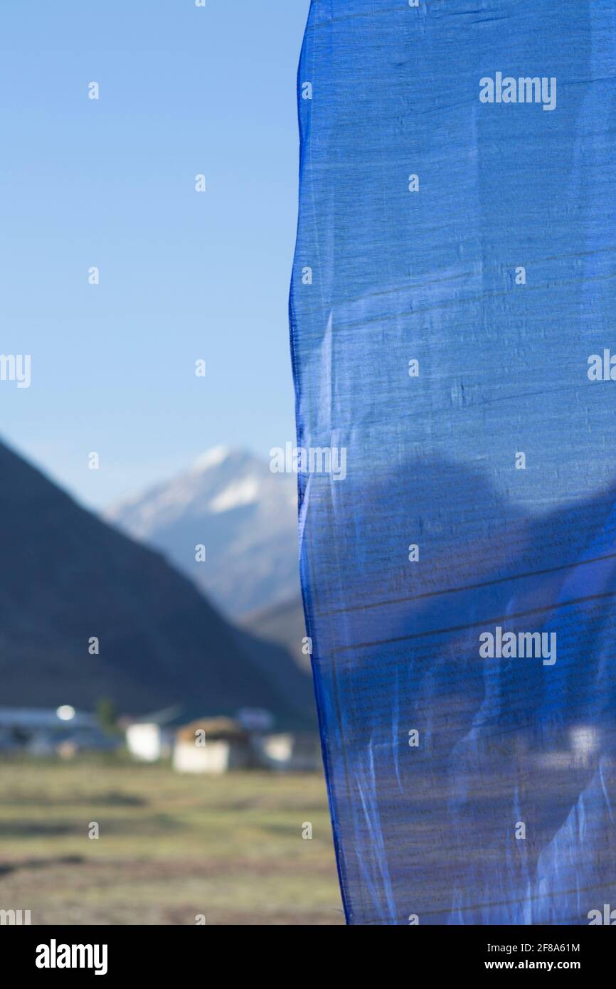 Zanskar, India. Bandiera di preghiera fuori Padum Foto Stock