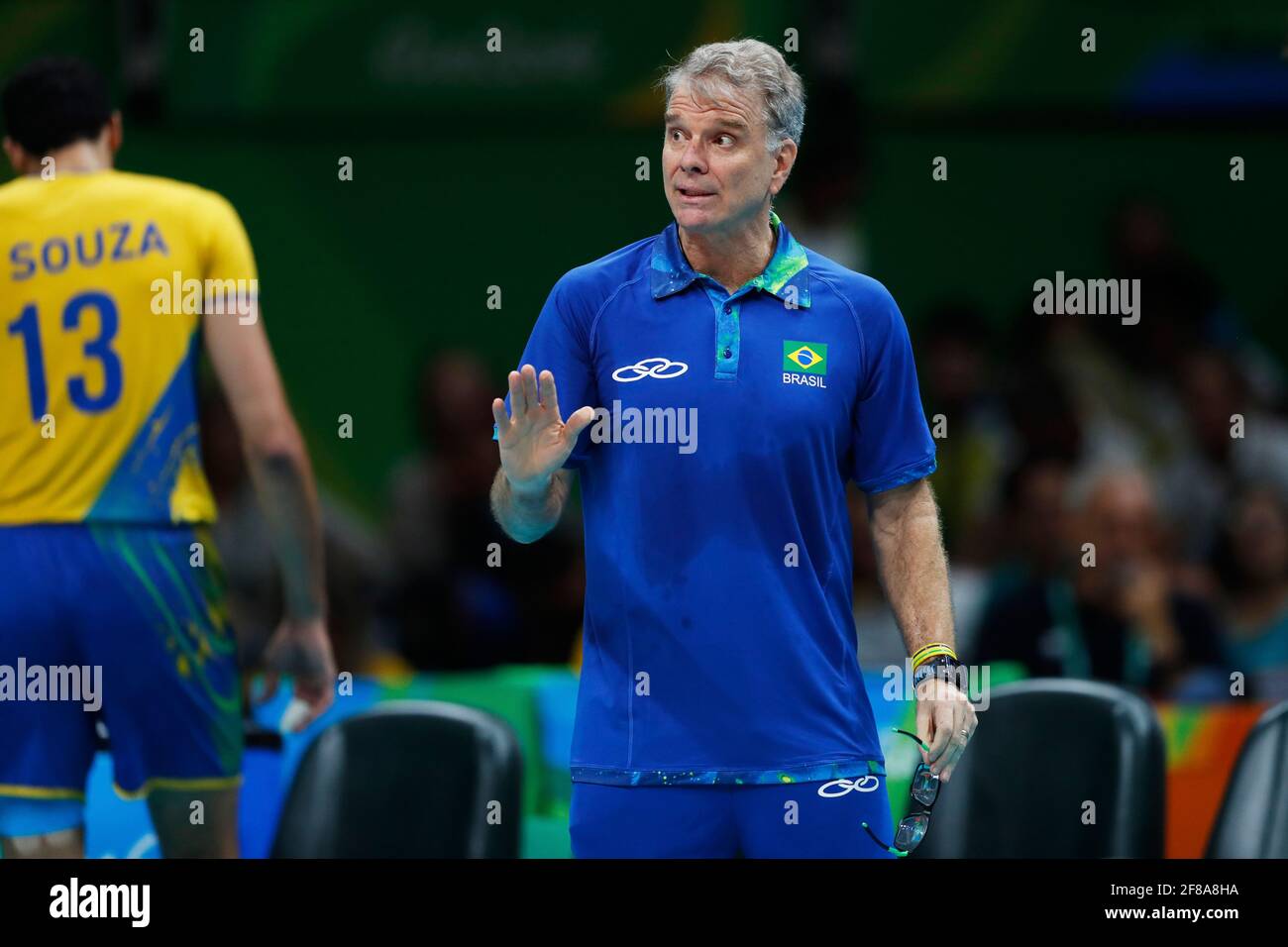 Bernardo Rezende, soprannominato Bernardinho, allenatore della nazionale brasiliana di pallavolo ed ex giocatore alla finale della medaglia d'oro dei Giochi Olimpici di Rio 2016 Foto Stock