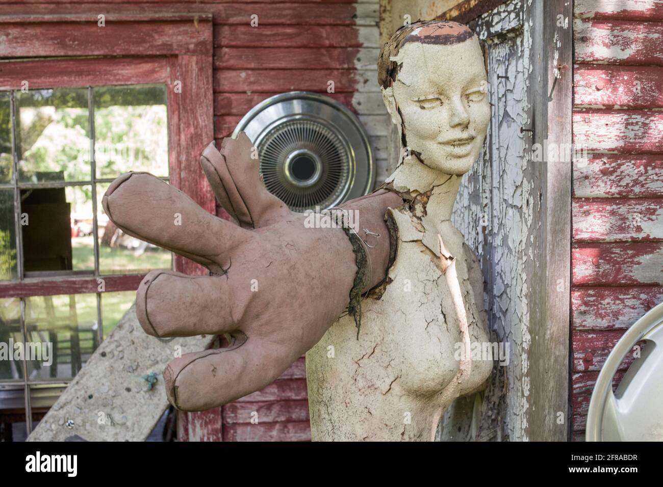 Manichino rotto immagini e fotografie stock ad alta risoluzione - Alamy