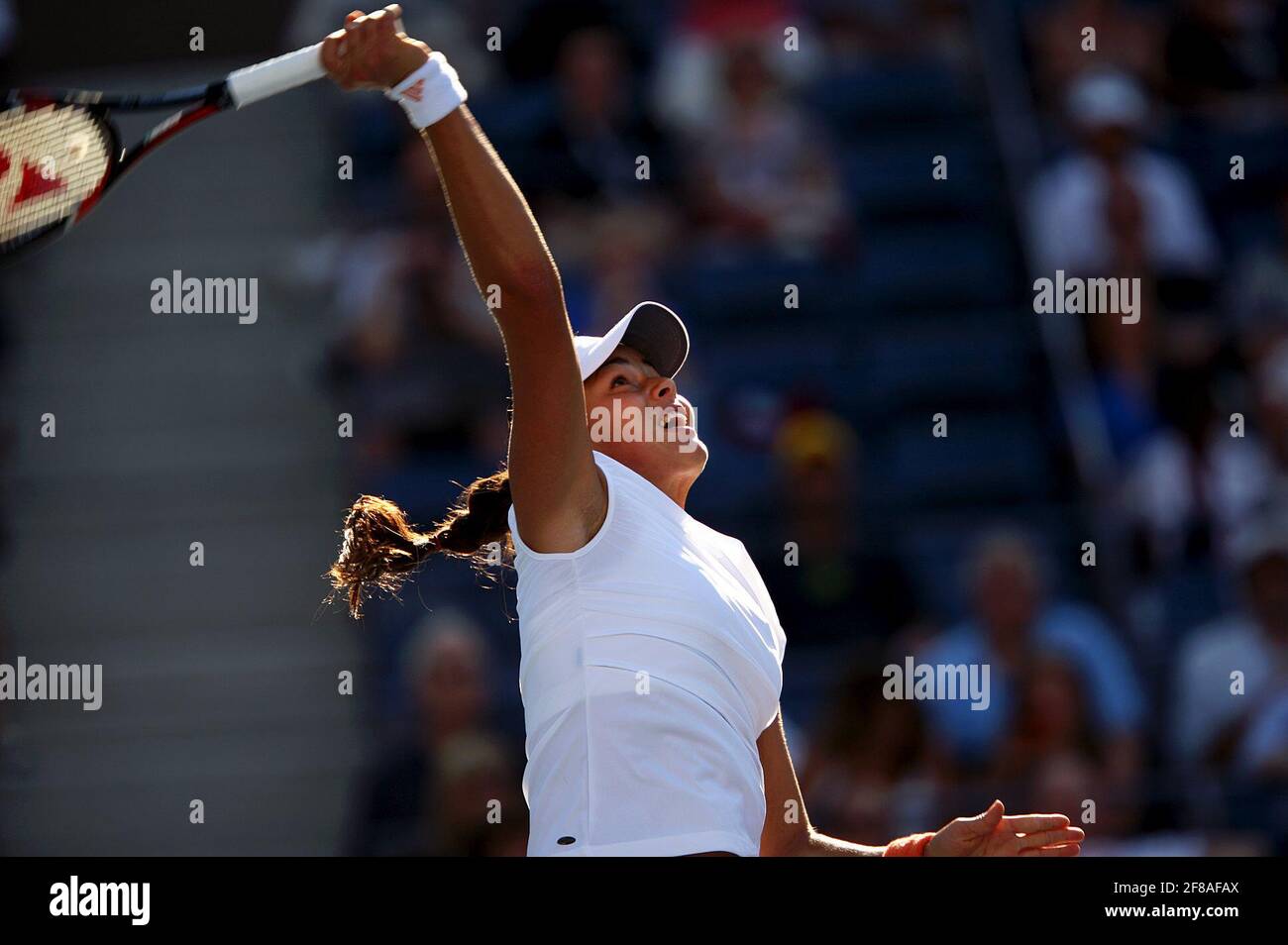 Ana Ivanovic della Serbia durante il suo secondo turno di perdita a. Julie Coin al 2008 US Open Foto Stock