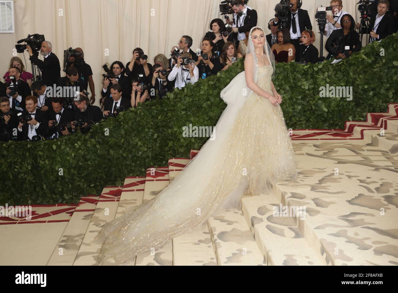 Kate Bosworth arriva al 2018 Met Costume Gala Heavenly Bodies, tenuto al Metropolitan Museum of Art di New York City, lunedì 7 maggio 2018. Foto di Jennifer Graylock-Graylock.com 917-519-7666 Foto Stock