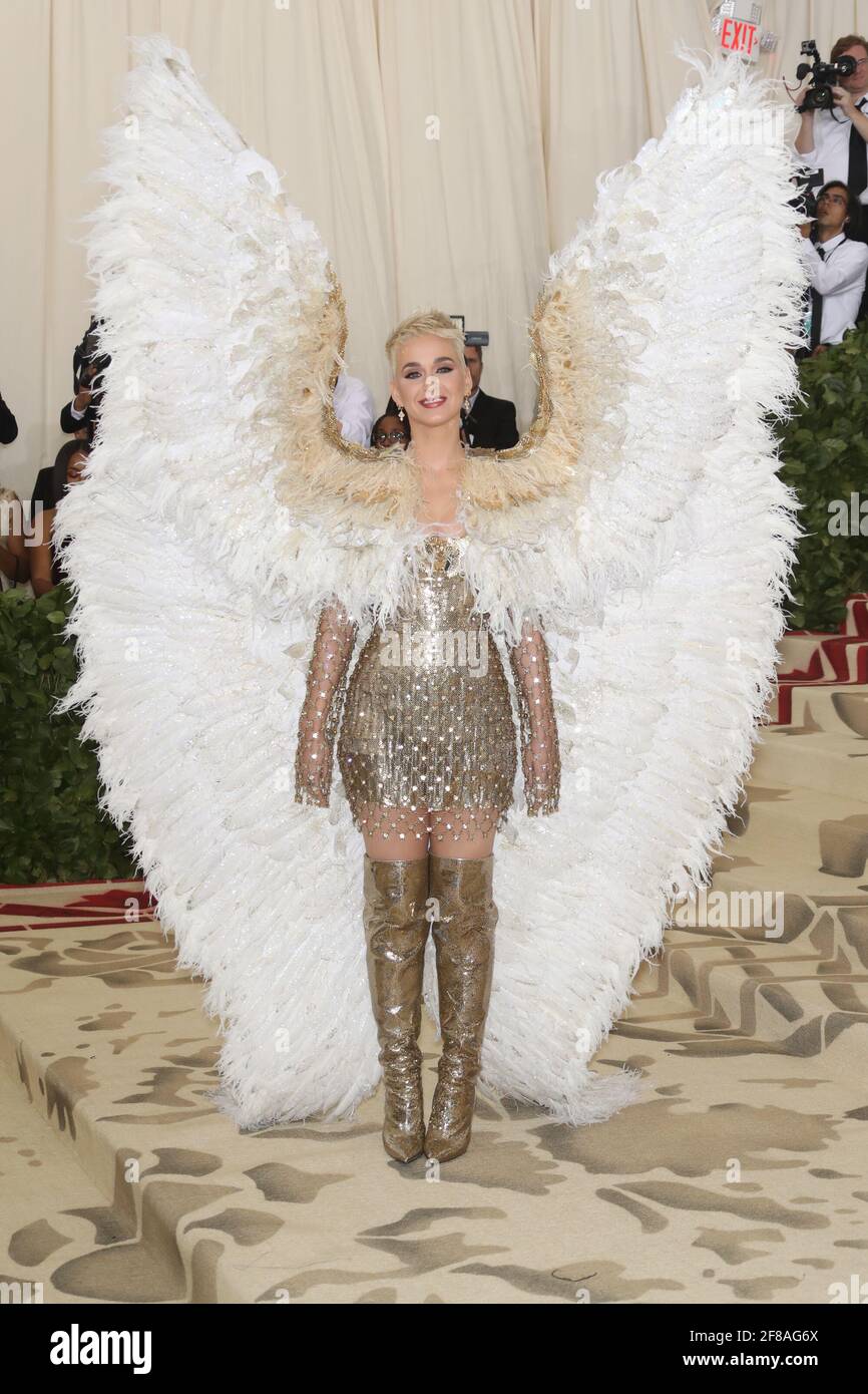 Katy Perry arriva al 2018 Met Costume Gala Heavenly Bodies, tenuto al Metropolitan Museum of Art di New York City, lunedì 7 maggio 2018. Foto di Jennifer Graylock-Graylock.com 917-519-7666 Foto Stock