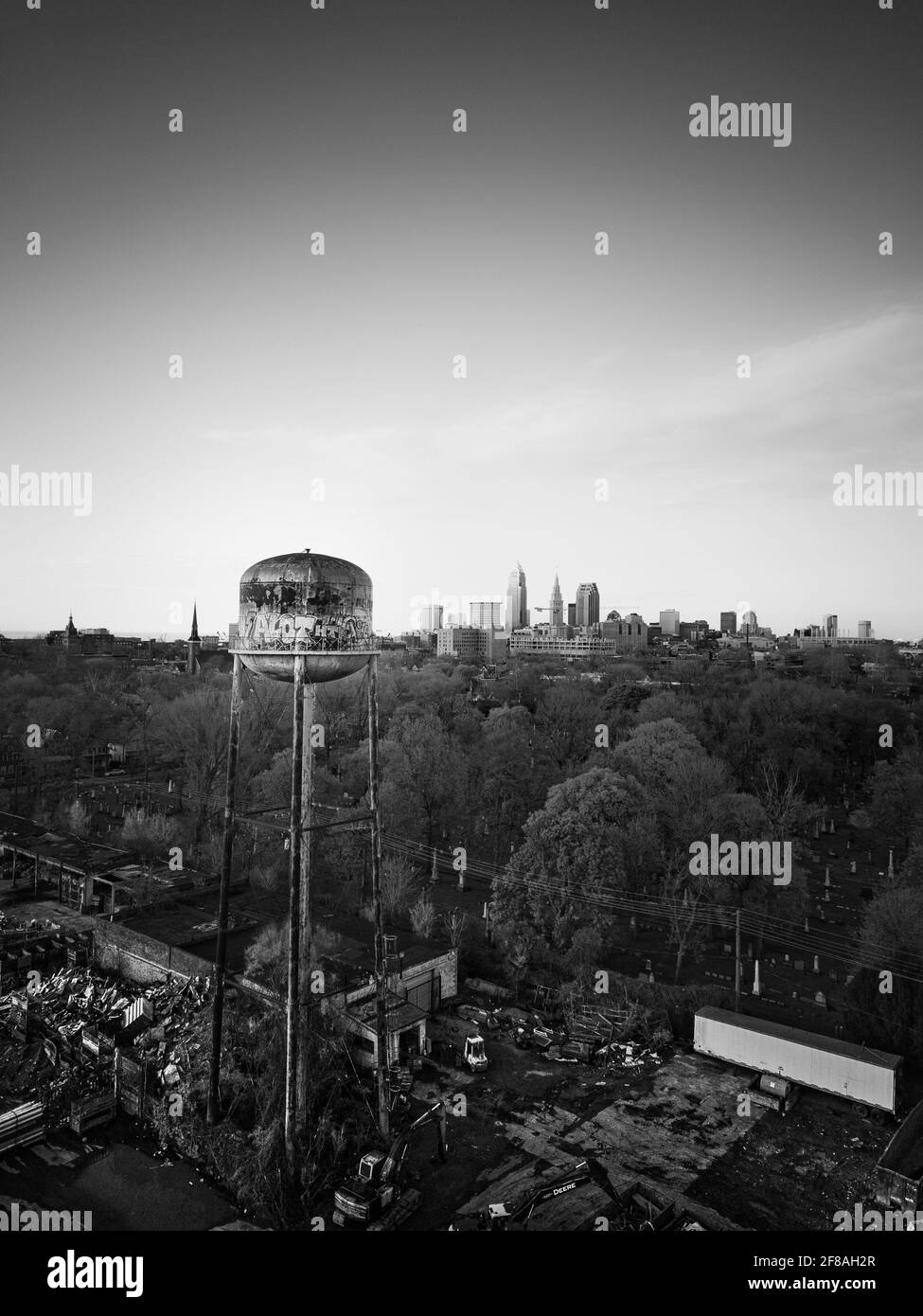 cleveland ohio rottami cantiere e torre d'acqua da drone Foto Stock