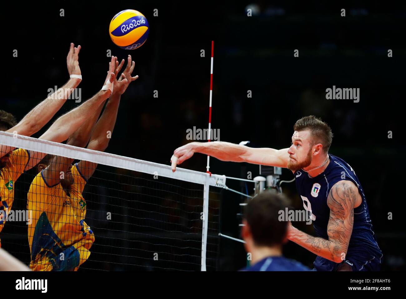 La nazionale brasiliana di pallavolo maschile vince la medaglia d'oro finale contro l'Italia ai Giochi Olimpici estivi Rio 2016, stadio Maracanazinho. Foto Stock