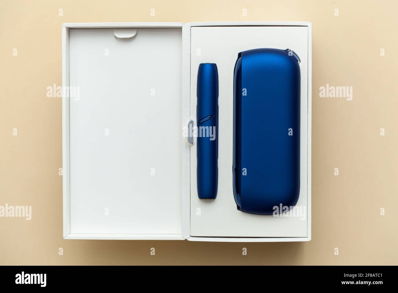 vapi italia IQOS ILUMA i – riscaldatore di tabacco IQOS in Midnight Black con Touch  Screen e tecnologia a induzione SMARTCORE INDUCTION SYSTEM : Amazon.it:  Elettronica main image 1