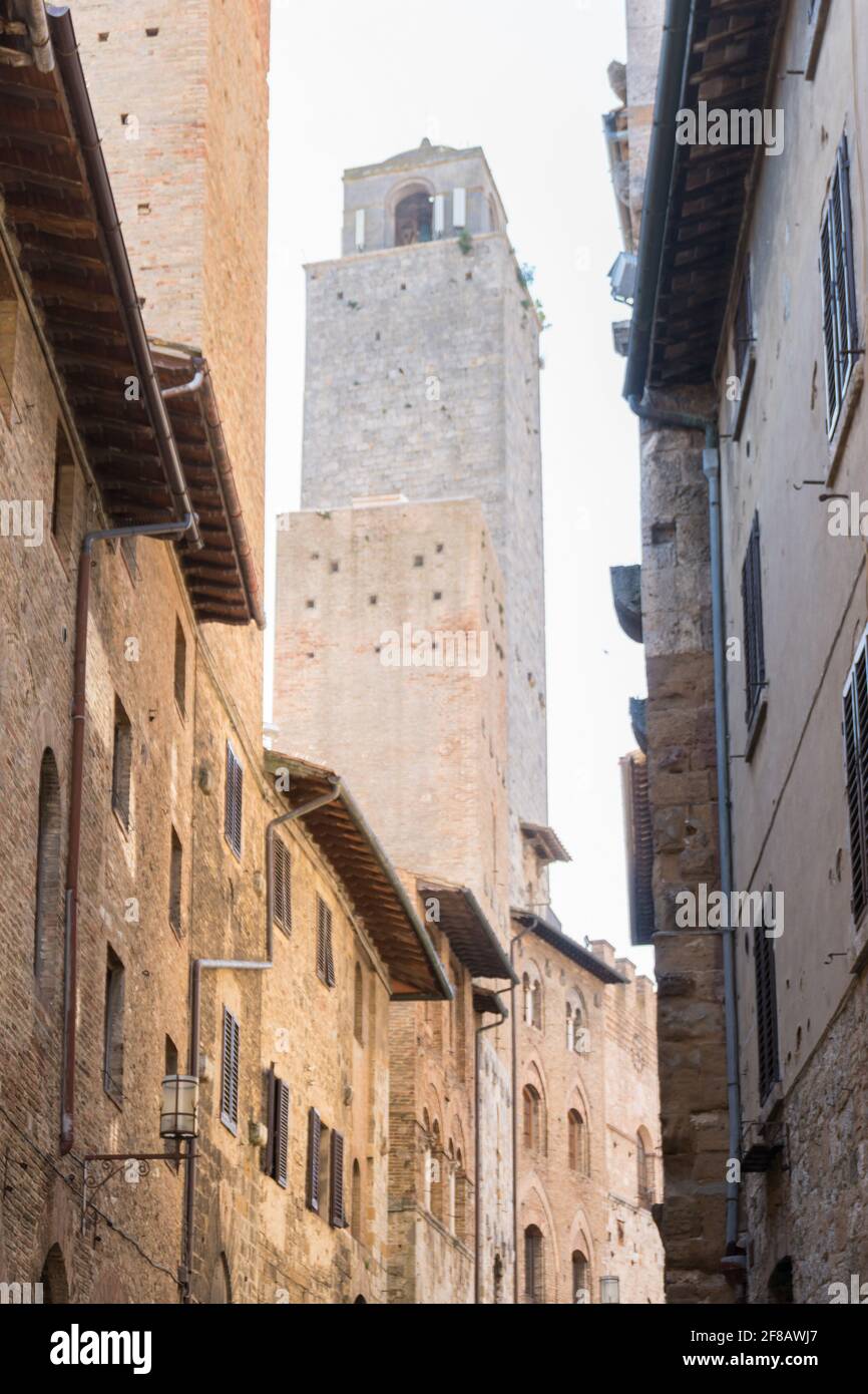 San Gimigniano, Italia-agosto 8,2020:Torre a San Gimignano durante una giornata di sole. Foto Stock
