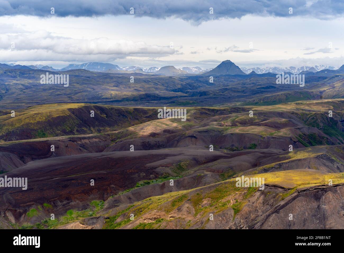 Drammatiche nuvole che arrivano alla valle di Thorsmork, Islanda meridionale. Vista dalla strada che scende dalla collina di Valahnukur. Sentiero di Laugavegur. Foto Stock