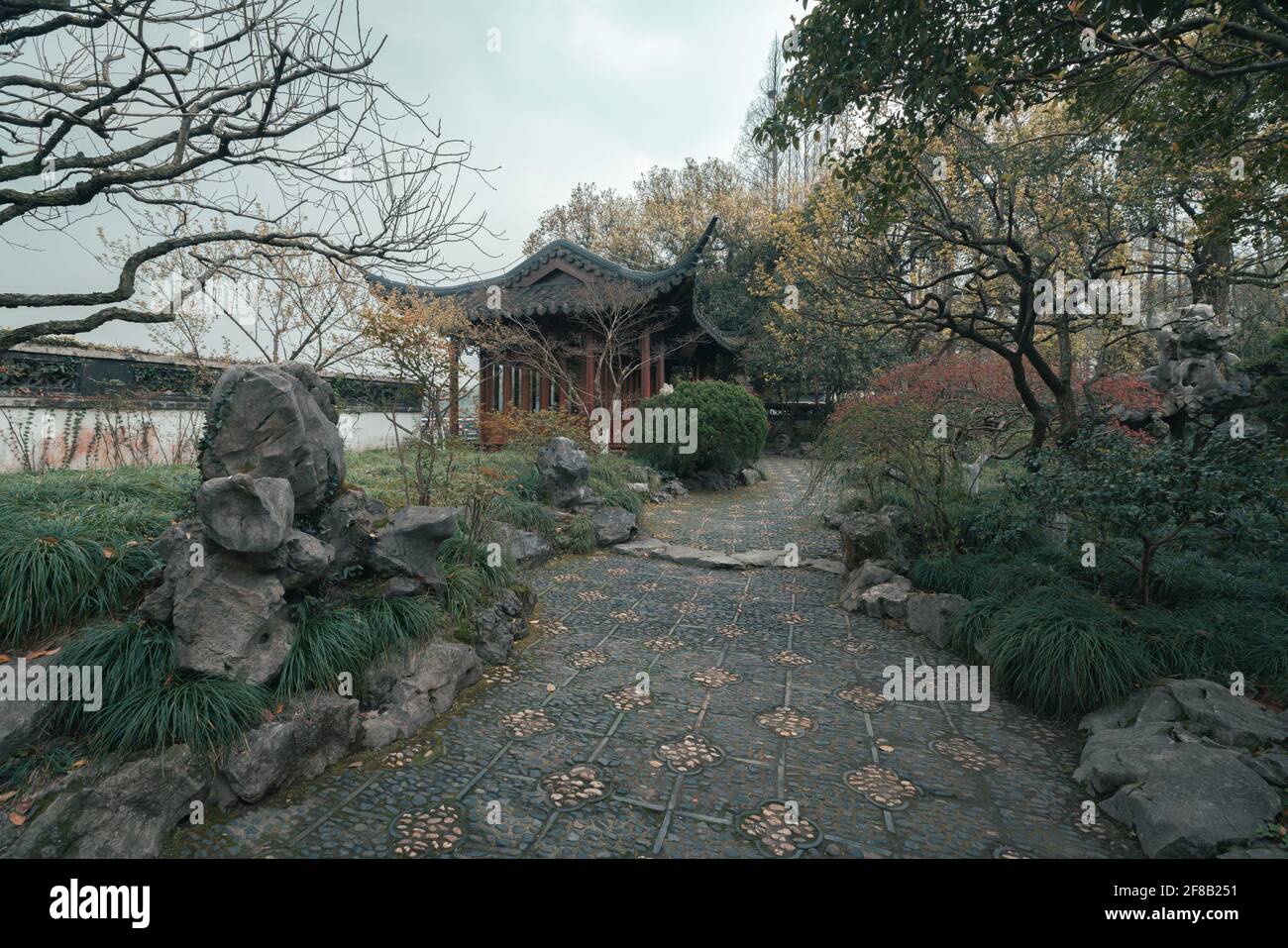 Paesaggi del giardino di Guo Zhuang nel lago occidentale di Hangzhou, che è un giardino cinese classico a Hangzhou, Cina Foto Stock