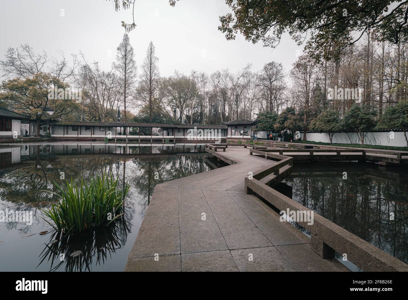 Paesaggi del giardino di Guo Zhuang nel lago occidentale di Hangzhou, che è un giardino cinese classico a Hangzhou, Cina Foto Stock