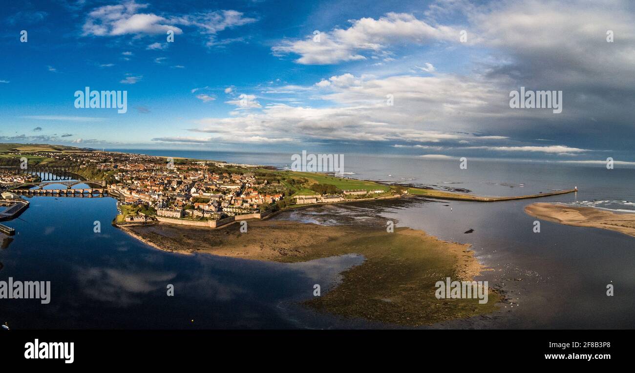 Berwick Upon Tweed una vista aerea della città e. estuario Foto Stock