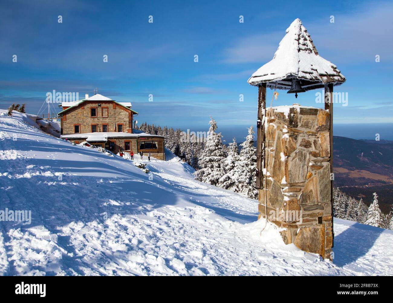 Chata Jiriho na Seraku, il monte Serak, uno da diversi chalet sulla dorsale dei monti Jeseniky o Jesenik, vista sul vino Foto Stock