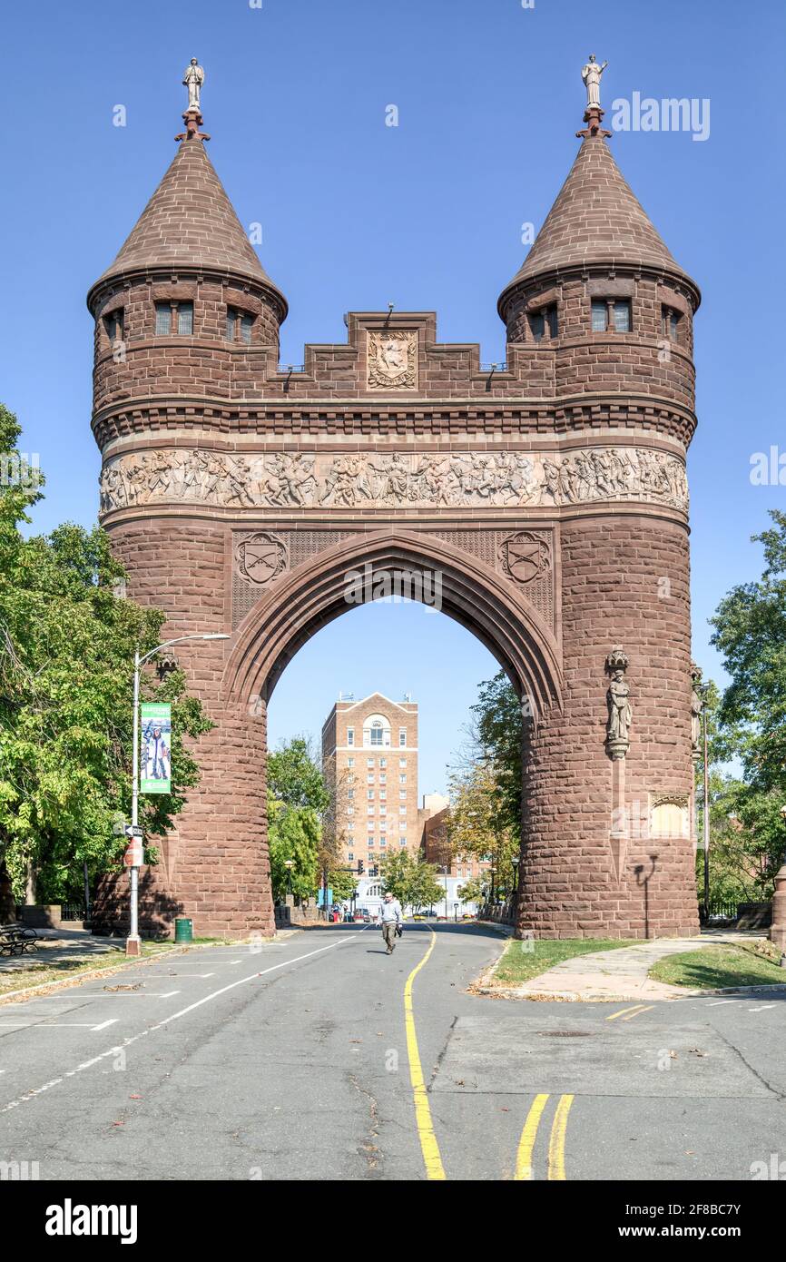 Soldiers and Sailors Memorial Arch, Bushnell Park, nel centro di Hartford, Connecticut, commemora coloro che hanno combattuto durante la guerra civile americana. Foto Stock