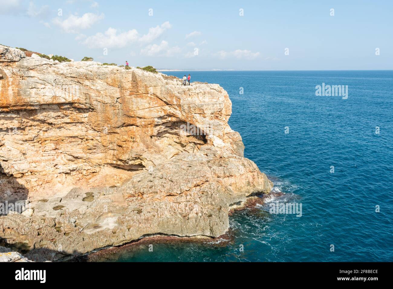 mare, scogliera nel mediterraneo, grandezza della natura Foto Stock