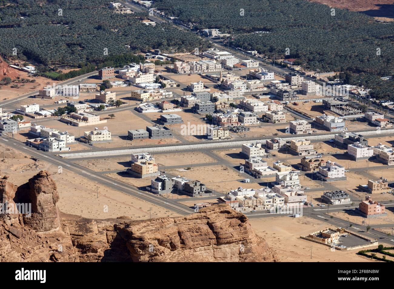 Vista verso al Ula, un'oasi nel mezzo del paesaggio montuoso dell'Arabia Saudita Foto Stock