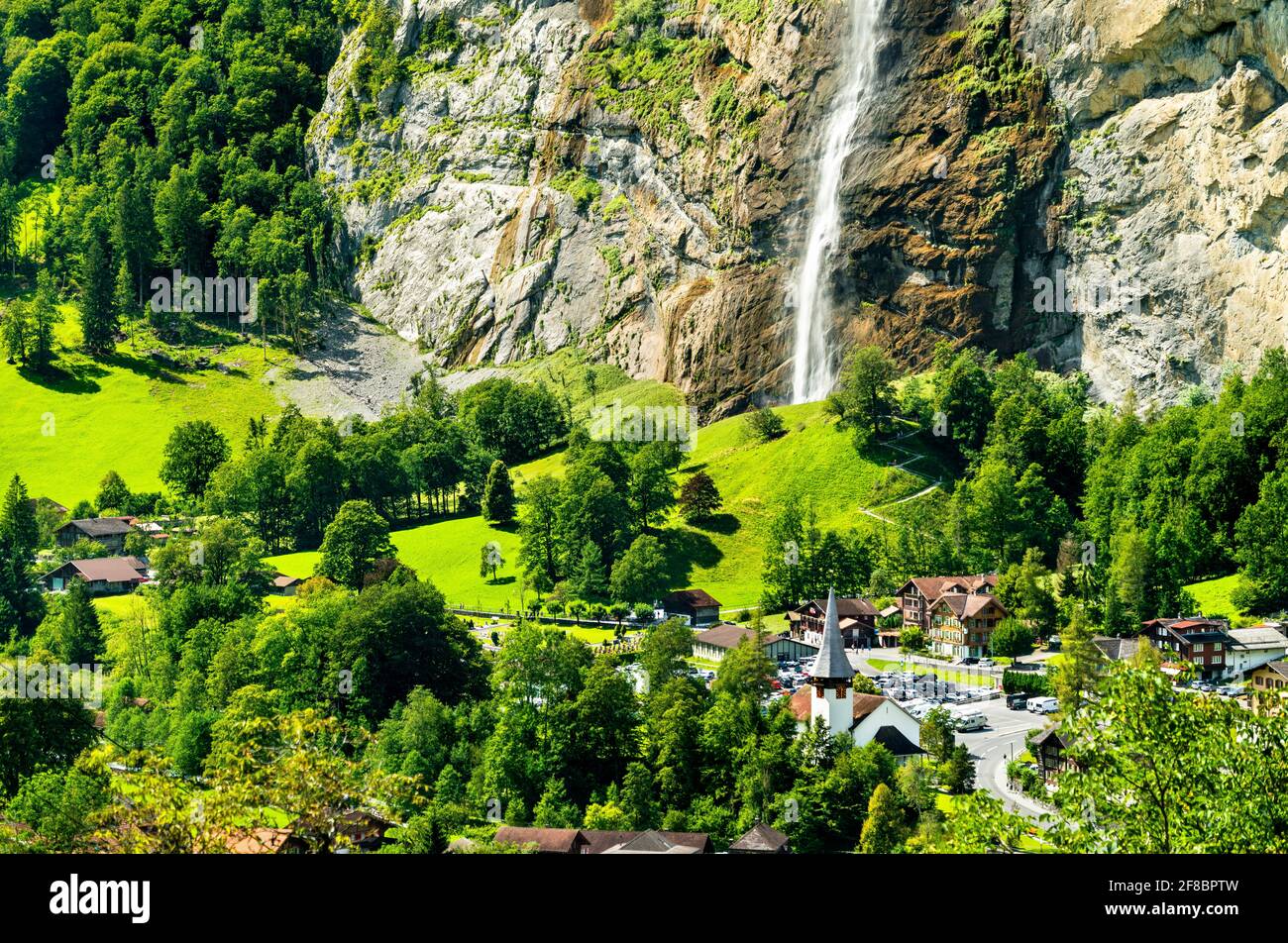 Cascate di Staubbach a Lauterbrunnen, Svizzera Foto stock - Alamy