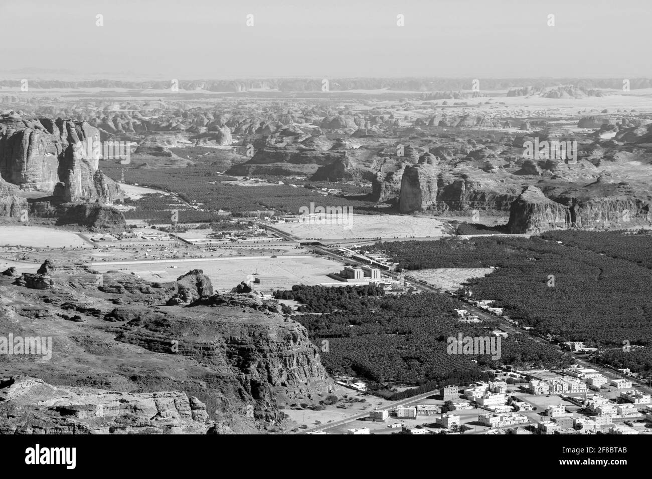 Vista verso al Ula, un'oasi nel mezzo del paesaggio montuoso dell'Arabia Saudita Foto Stock