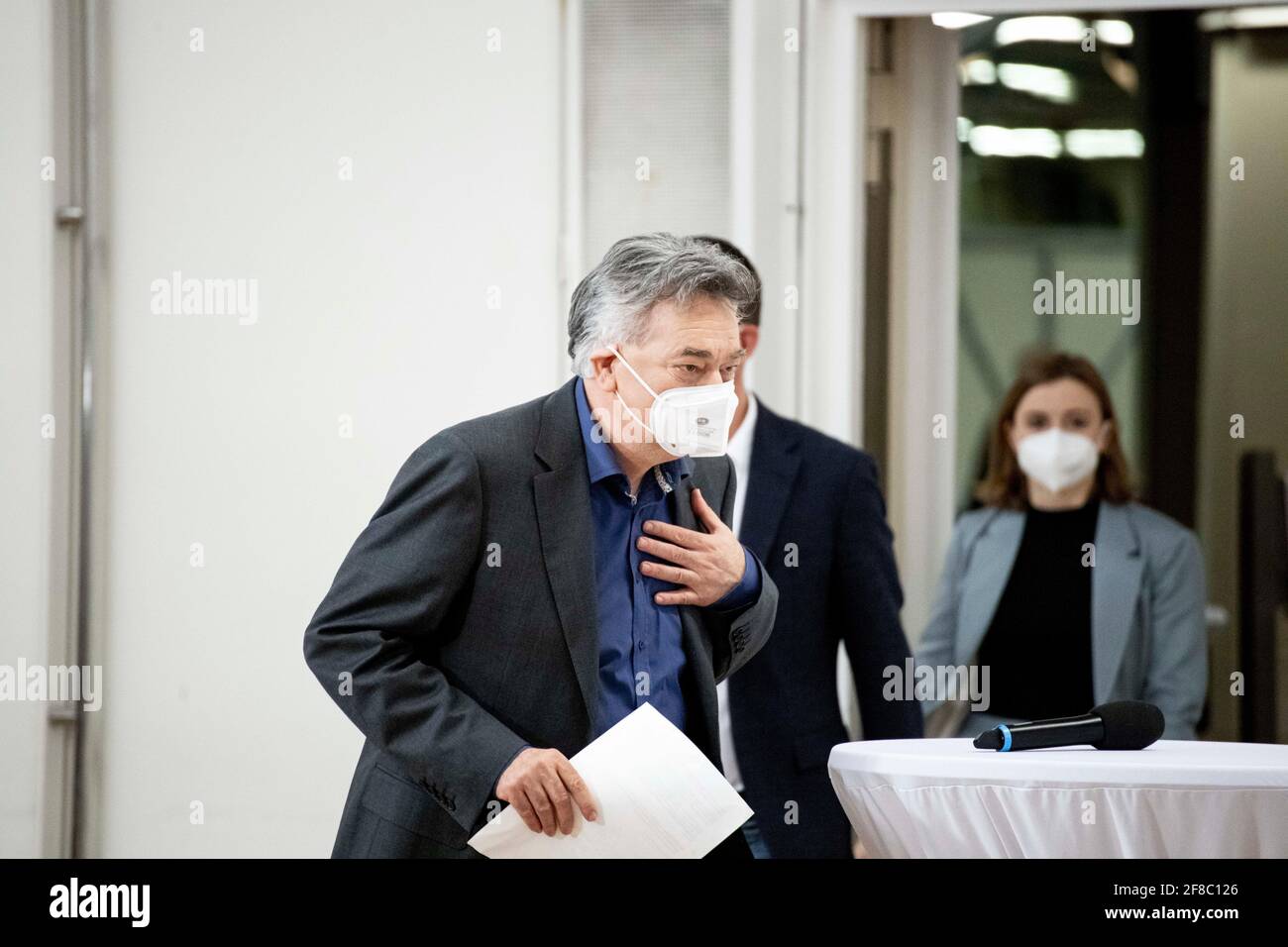 Wien, Österreich: Vizekanzler Werner Kogler (Grüne) präsentierte den designierten Gesundheitsminister Dr. Wolfgang Mückstein als den Nachfolger des Foto Stock