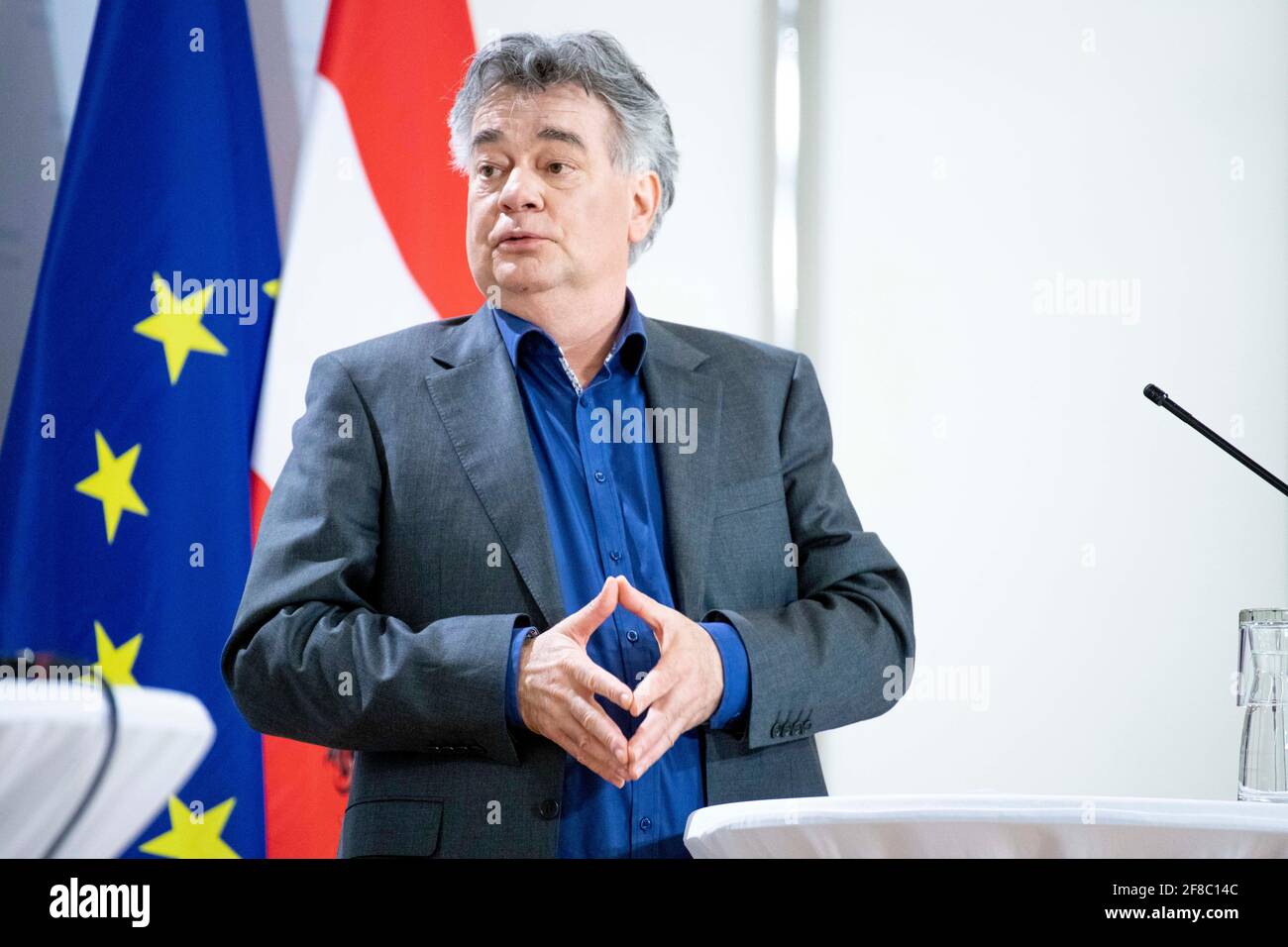 Wien, Österreich: Vizekanzler Werner Kogler (Grüne) präsentierte den designierten Gesundheitsminister Dr. Wolfgang Mückstein als den Nachfolger des Foto Stock