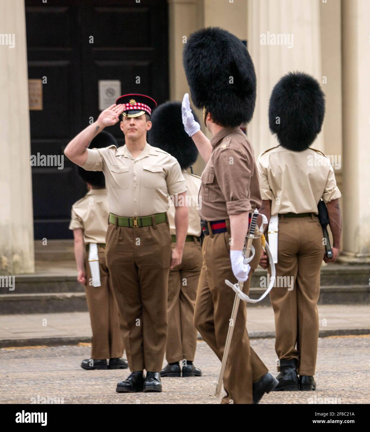 Londra, Regno Unito. 13 Apr 2021. Foot Guards drill prova, Wellington Barracks Londra UK Credit: Ian Davidson/Alamy Live News Foto Stock