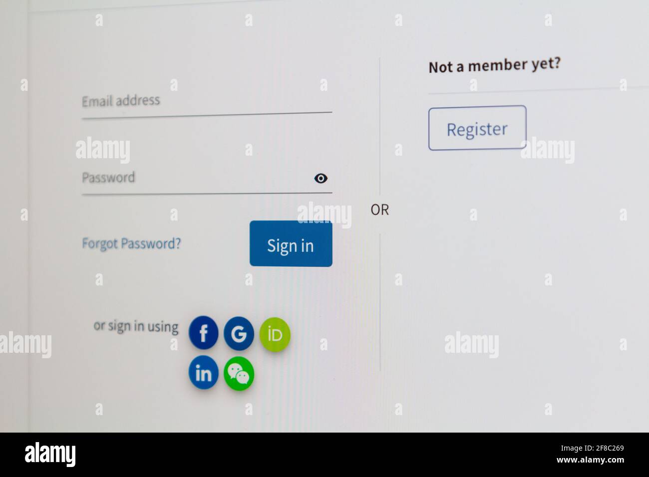 Pagina di accesso dell'account con il modulo di accesso sullo schermo del computer Foto Stock