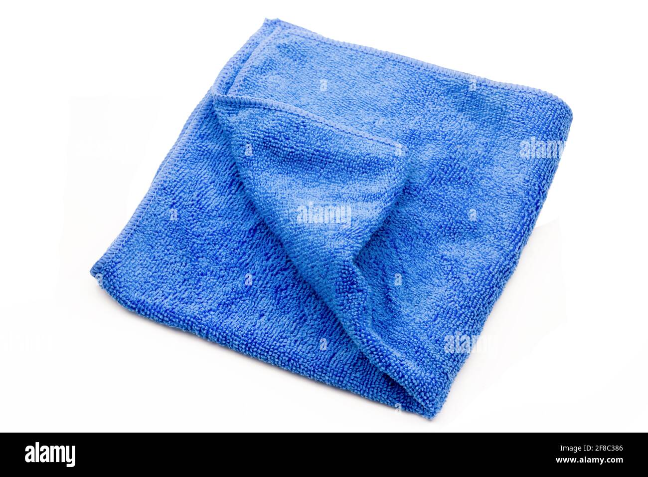Panno in microfibra blu isolato su sfondo bianco con percorso di ritaglio Foto Stock
