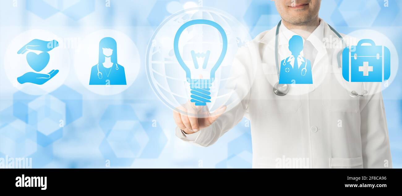 Medico il concetto di innovazione - Medico punti alla lampada o icona lampadina con altre icone di medici che mostra il simbolo di medici e di cura del paziente e medicina Foto Stock