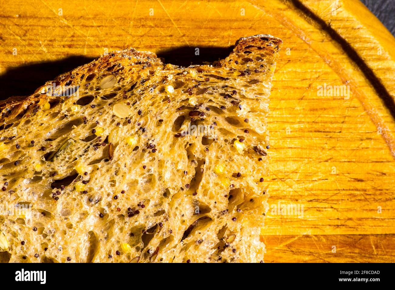 Pane di segale con semi di lino, sesamo, zucca e girasole