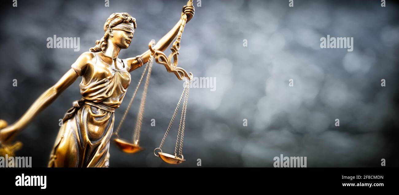 Legge giuridica concetto di statua della Signora Giustizia con scale di giustizia Foto Stock