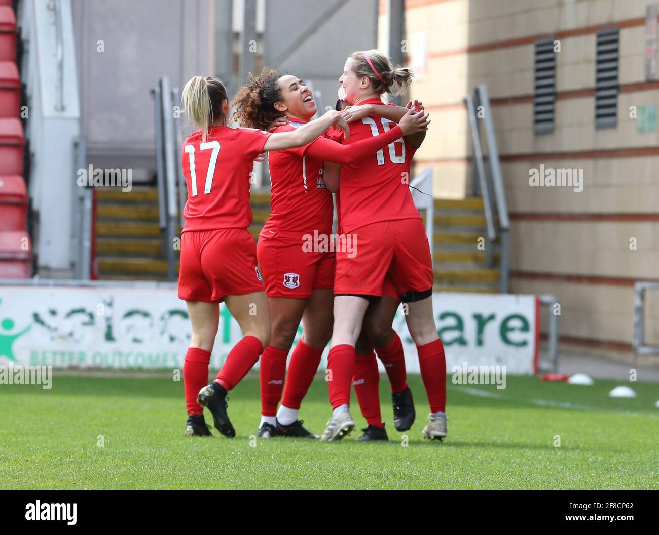 LONDRA, INGHILTERRA - APRILE 11: Nvara Denny di Leyton Orient festeggia il suo obiettivo durante la Vitality Women's fa Cup, terzo round tra Leyton Orie Foto Stock