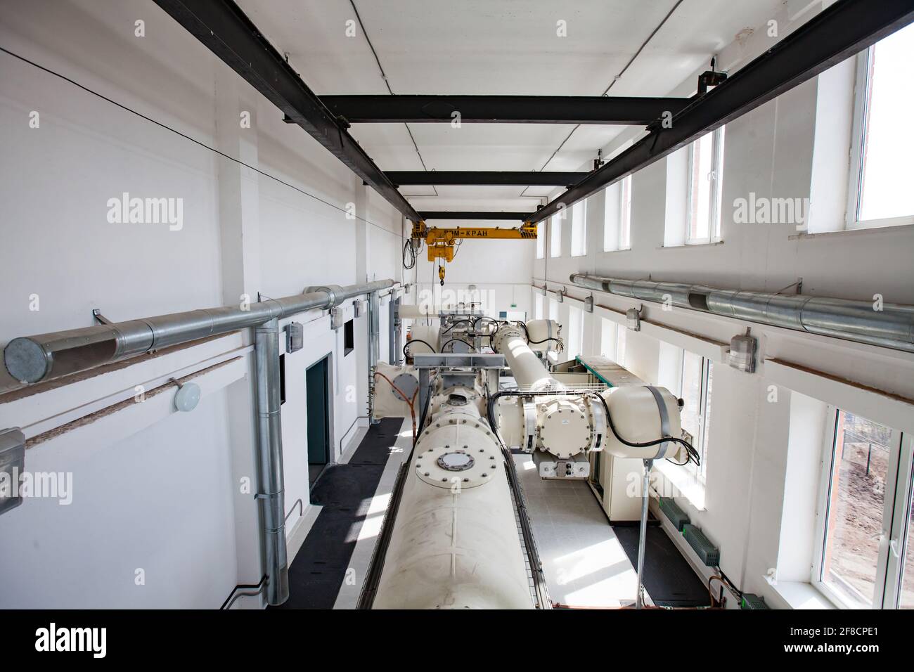 Shchuchinsk City, Kazakhstan - 16 aprile 2012: Moderna sottostazione isolata in gas ad alta tensione Siemens. Foto Stock