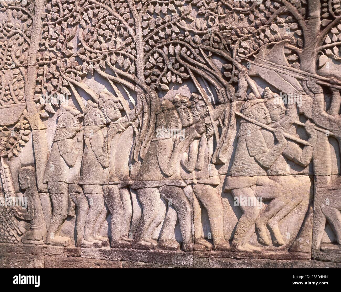 Bassorilievo dei guerrieri di Cham in una barca durante la battaglia, galleria meridionale, il Tempio di Bayon, Ankor Thom, Siem Reap, Regno di Cambogia Foto Stock