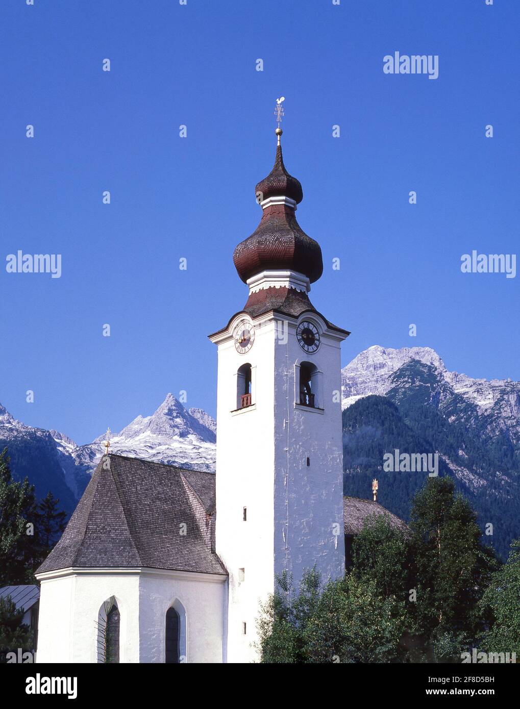 Chiesa e montagne della Madonna del Rosario, Lofer, Stato di Salisburgo, Repubblica d'Austria Foto Stock