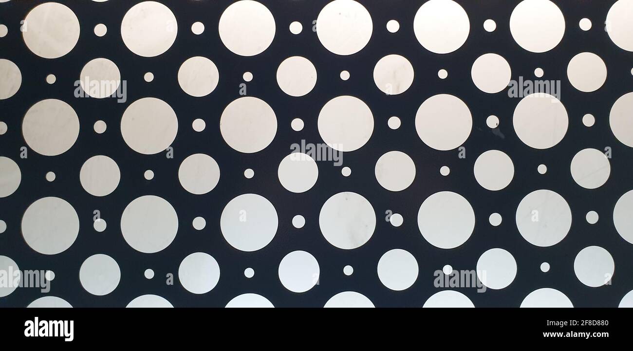 bianco e nero che disegnano cerchi bianchi con contorno nero Foto Stock