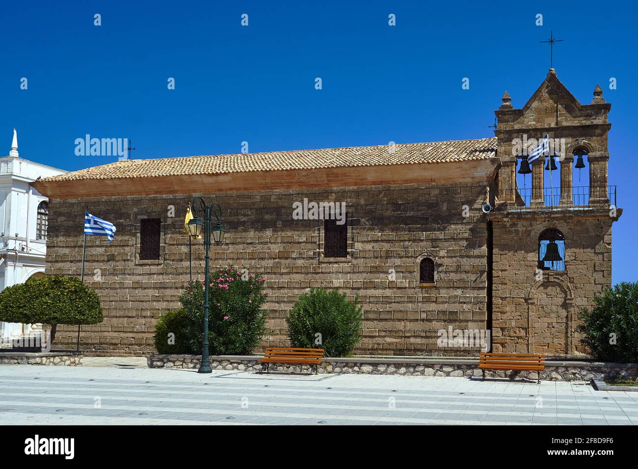 Torre campanaria della storica chiesa ortodossa di San Nicola nella capitale dell'isola di Zante in Grecia Foto Stock