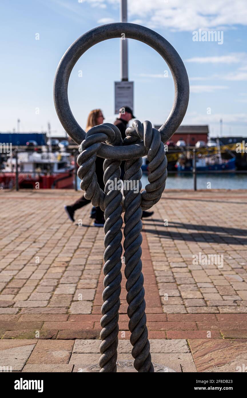 Una giornata fredda ma soleggiata a Whitehaven Marina Foto Stock