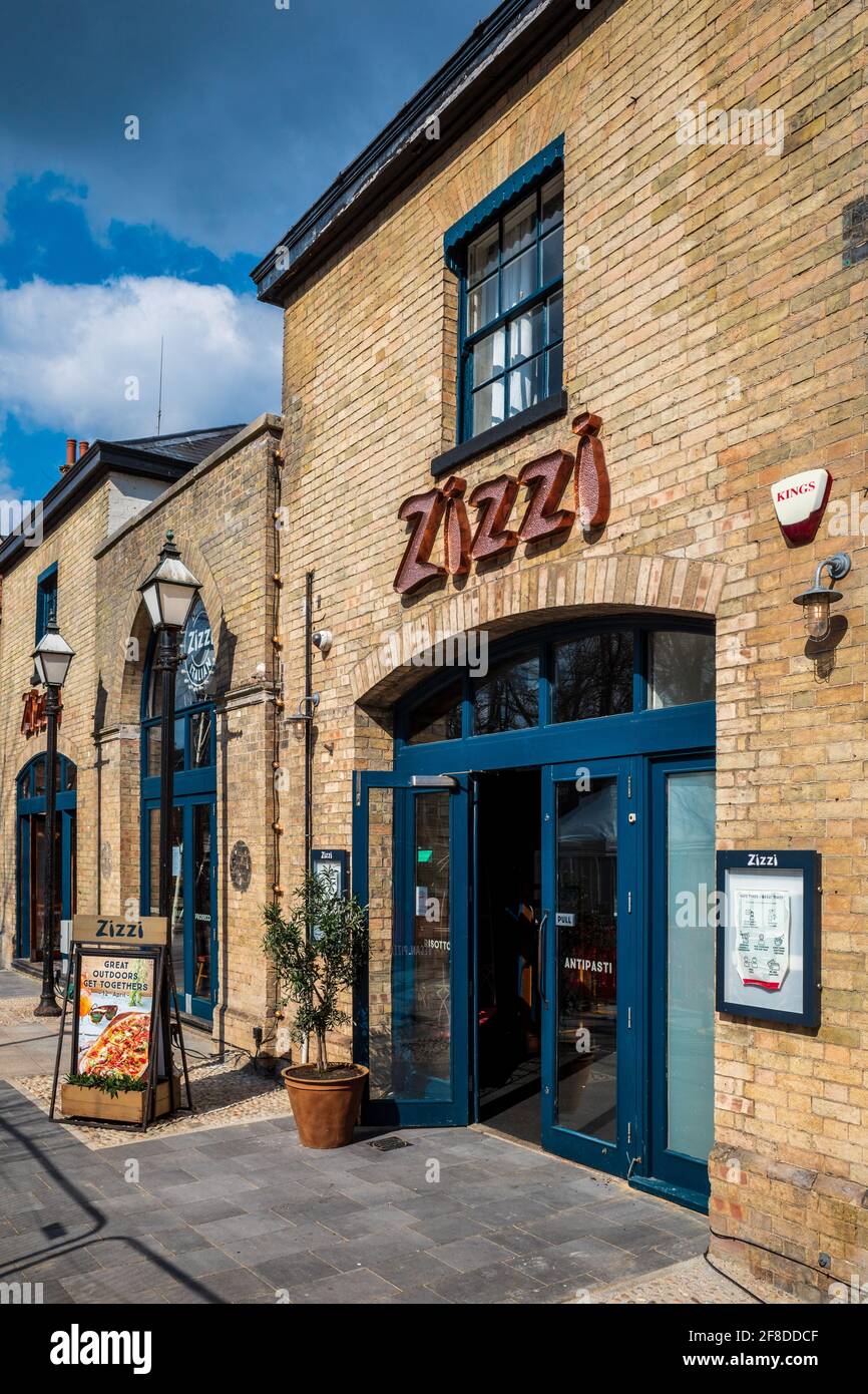 Ristorante italiano Zizzi nel centro di Norwich UK - Zizzi è una catena di ristoranti di ispirazione italiana nel Regno Unito, fondata nel 1999. Di proprietà del Gruppo Azzurri. Foto Stock