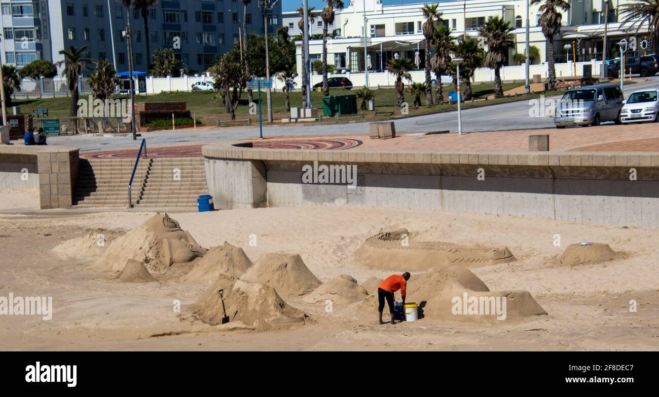 Port Elizabeth, Sudafrica - sculture di sabbia costruite sulla spiaggia di Humewood Foto Stock