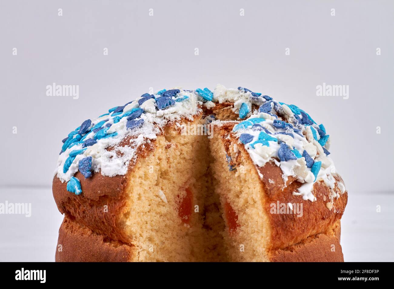 Dolci di Pasqua con condimenti colorati Foto stock - Alamy